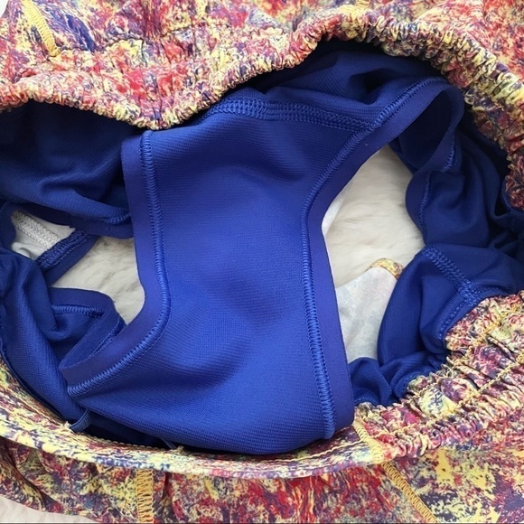 lululemon | Seawheeze 2019 Limited Edition Hotty Hot Shorts Size 4 - Picture 6 of 6